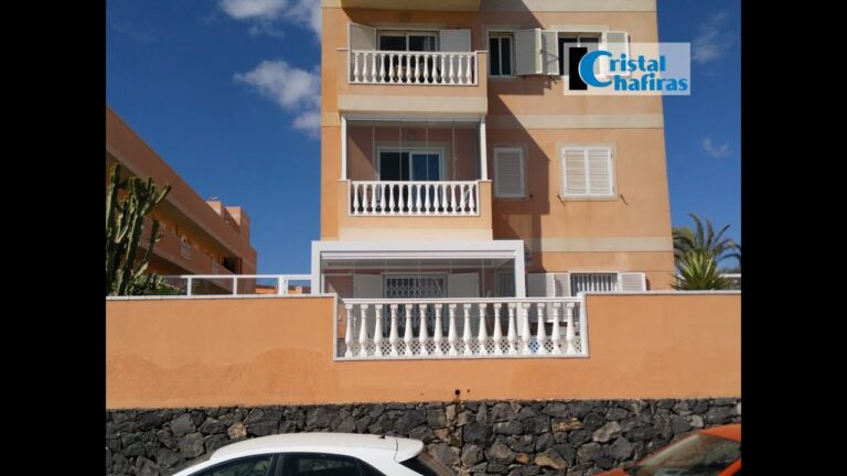 Dise&ntilde;o Vanguardista con Cortinas de Cristal: Elegancia y Modernidad